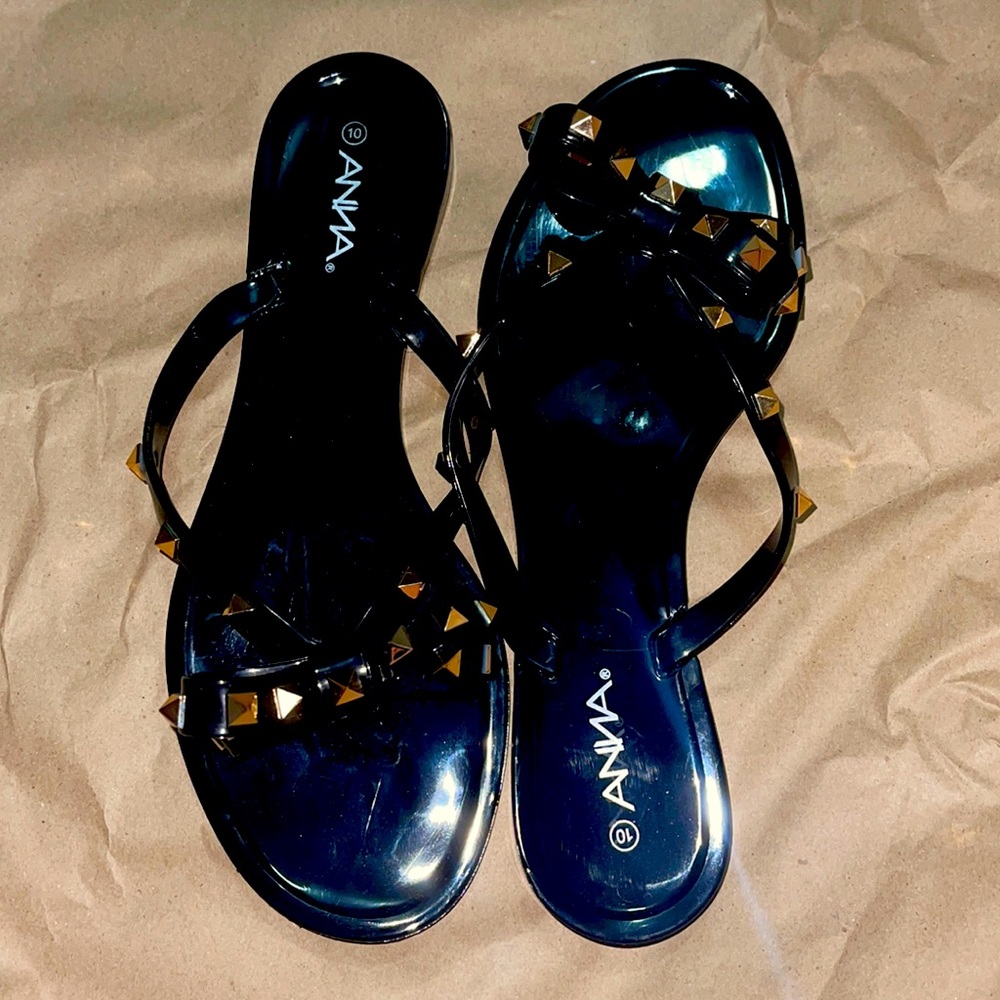 Black rockstud bow sandals